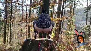 Mom's filthy outdoor piss party: mature milf's anal👌 antics with leash-bound butt🍑