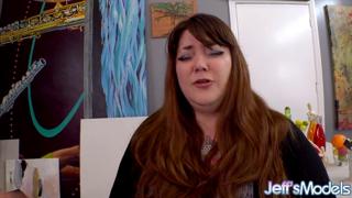 Hot Plus Size Artist Chelsea Dagger Gives Steamy Blowjob to Her Art Model