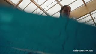 Slutty skankin' babe gets soaked in the pool, splashing her snatch wildly