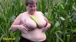 Blond Bombshell Tina Squats On Corn Field As She Fucks Fat Chub Holes Till They Get Squirted By Fat Boobs