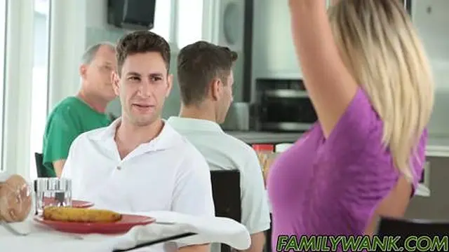 Kagney Linn Karter Devours Her boyfriends Deep Cock🌭