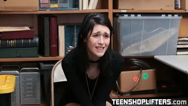 Teen thief Ivy Aura faces punishment and rides a big strong dick🍆