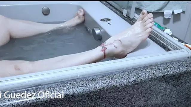 baixo pra cima com essa morena linda e peitões bombados