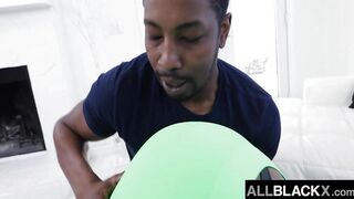 Big Ass Beauty Amari Anne Gets Pounded by Huge Dick in Sweaty Gym Session