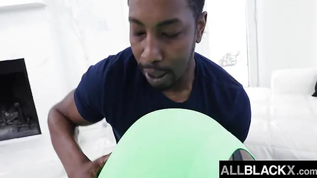 Amari Anne Suffers as Massive Shaft Dominates Her in Steamy Gym Workout