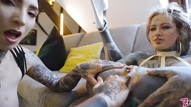 Burlesque Beauty’s Big Booty Strap-on Fuck