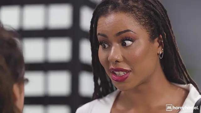 Amateur stunner gives a deepthroat head at the airport