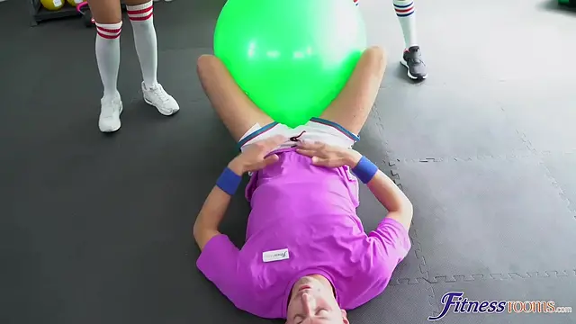 BIG ASS LATINA threesome in gym - FULL SCENE - Fitness Rooms