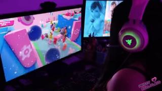 Friend dates counting his woman sucking each other good rich while playing Fall Guys - PART one